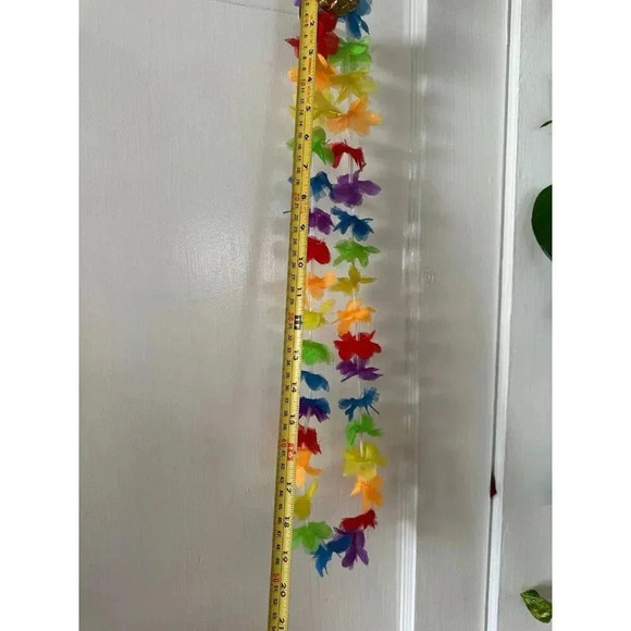 Colorful Hawaiian lei - Picture 4 of 4